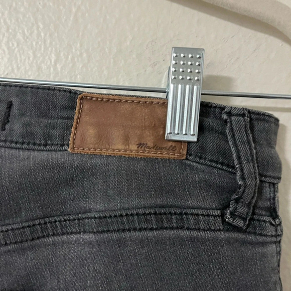 Madewell Taller 9" Mid-Rise Skinny Jeans Black Size 26 prefaded raw hem - Picture 4 of 7